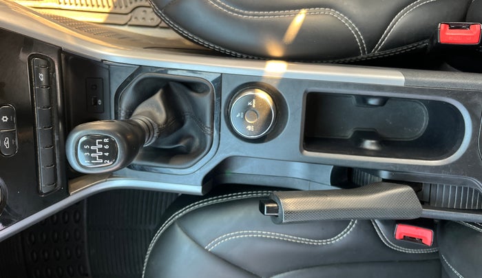 2022 Tata NEXON XM PLUS SUNROOF PETROL, Petrol, Manual, 59,792 km, Gear Lever