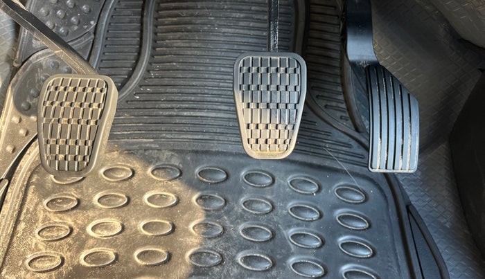 2022 Tata NEXON XM PLUS SUNROOF PETROL, Petrol, Manual, 59,792 km, Pedals