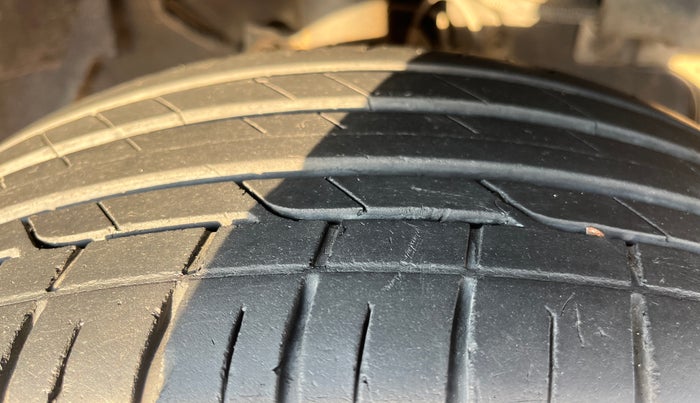 2022 Tata NEXON XM PLUS SUNROOF PETROL, Petrol, Manual, 59,792 km, Right Front Tyre Tread