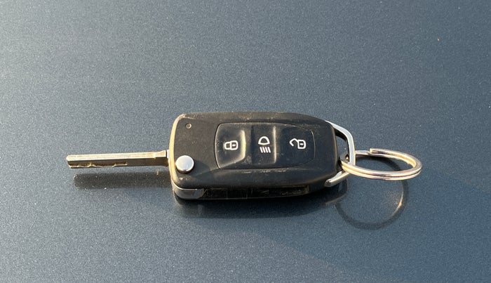 2022 Tata NEXON XM PLUS SUNROOF PETROL, Petrol, Manual, 59,792 km, Key Close Up