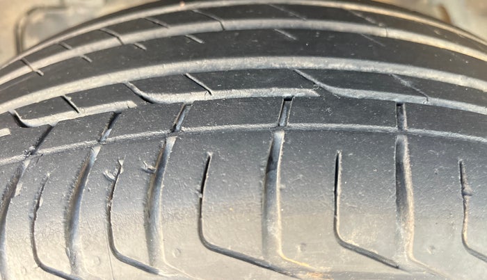 2022 Tata NEXON XM PLUS SUNROOF PETROL, Petrol, Manual, 59,792 km, Left Front Tyre Tread