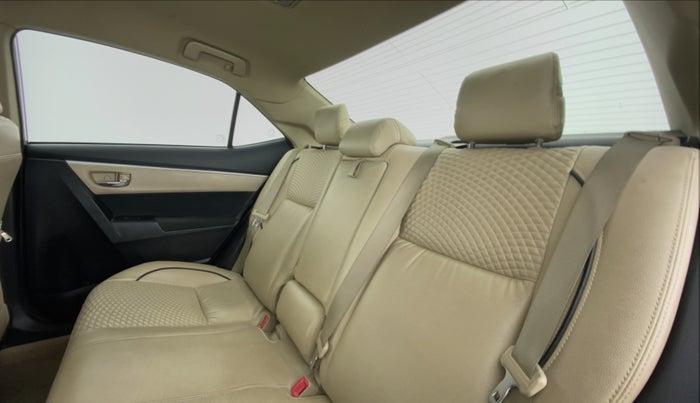 2016 Toyota Corolla Altis G AT, Petrol, Automatic, 88,365 km, Right Side Rear Door Cabin
