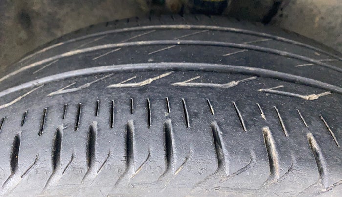 2016 Toyota Corolla Altis G AT, Petrol, Automatic, 88,365 km, Right Front Tyre Tread