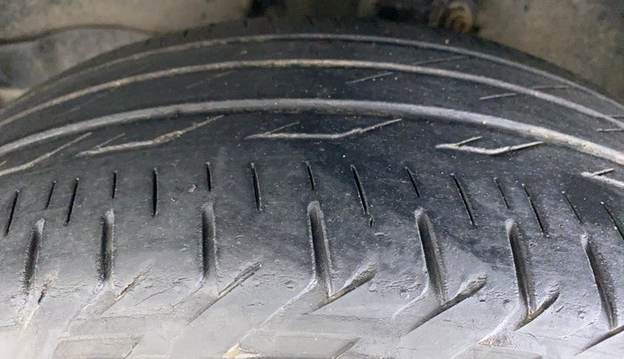 2016 Toyota Corolla Altis G AT, Petrol, Automatic, 88,365 km, Left Front Tyre Tread