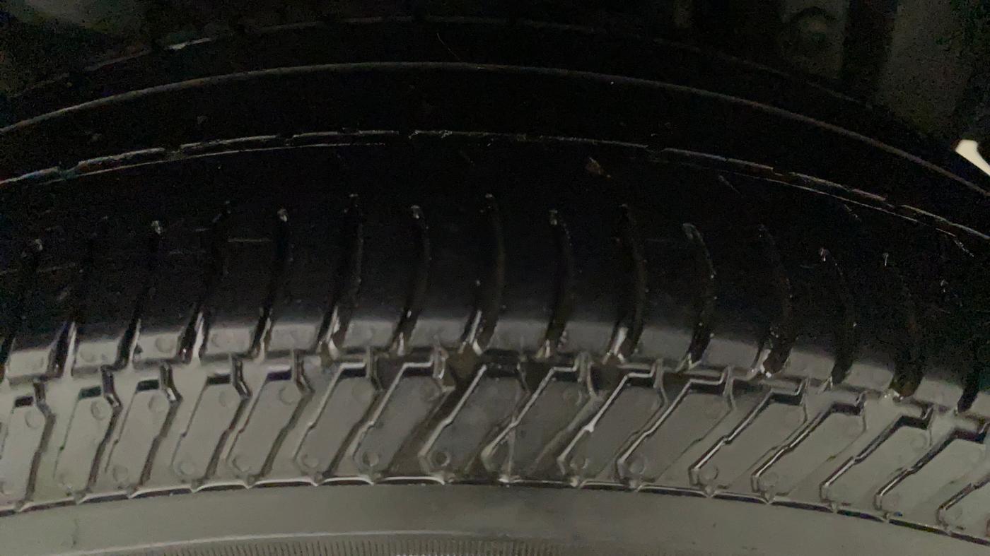 2013 Maruti Swift Dzire VXI REGAL EDITION, Petrol, Manual, 98,655 km, Left Rear Tyre Tread