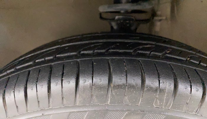 2015 Maruti Alto 800 LXI, Petrol, Manual, 49,812 km, Left Front Tyre Tread