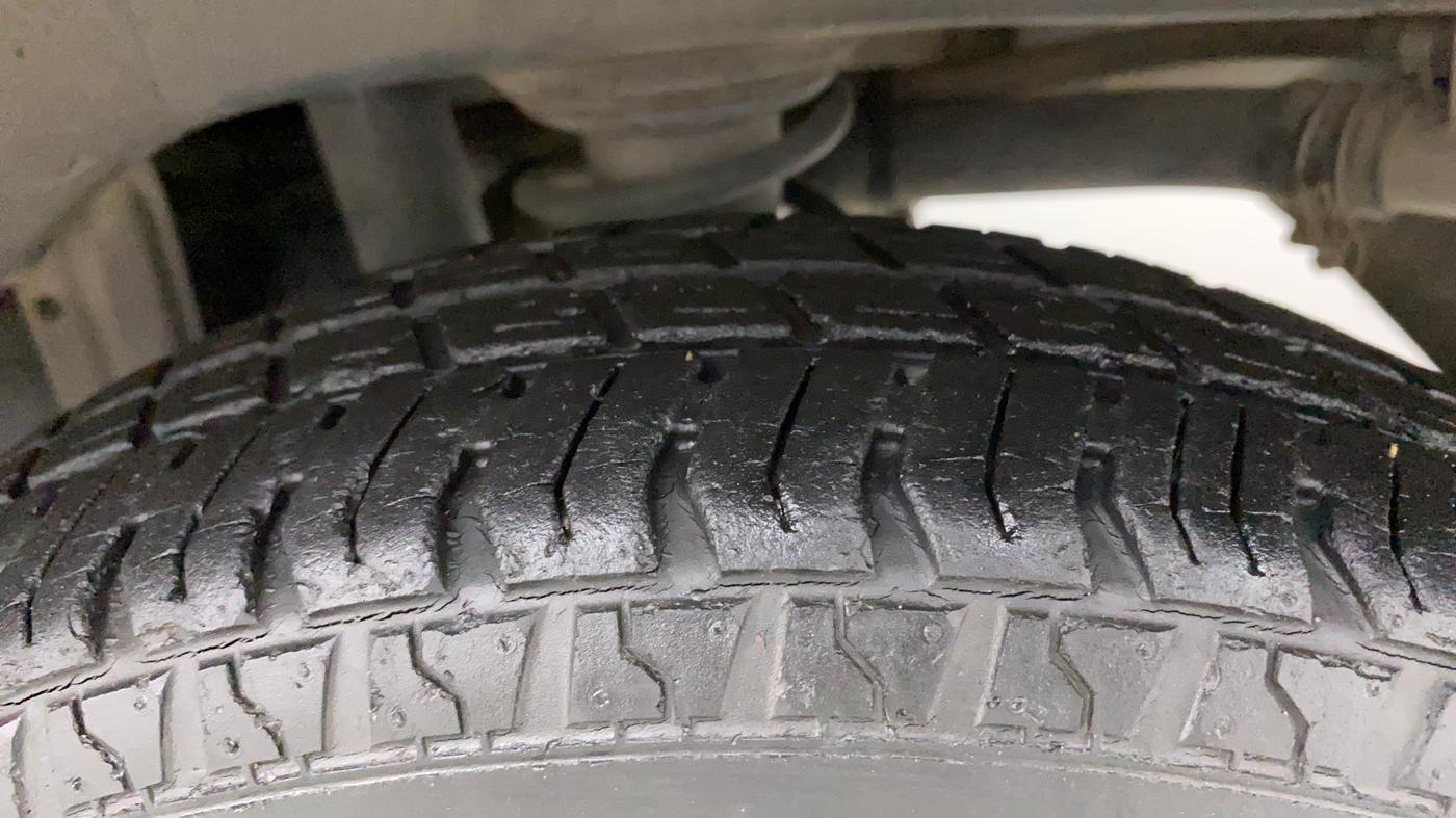 2015 Maruti Alto 800 LXI, Petrol, Manual, 49,812 km, Left Rear Tyre Tread