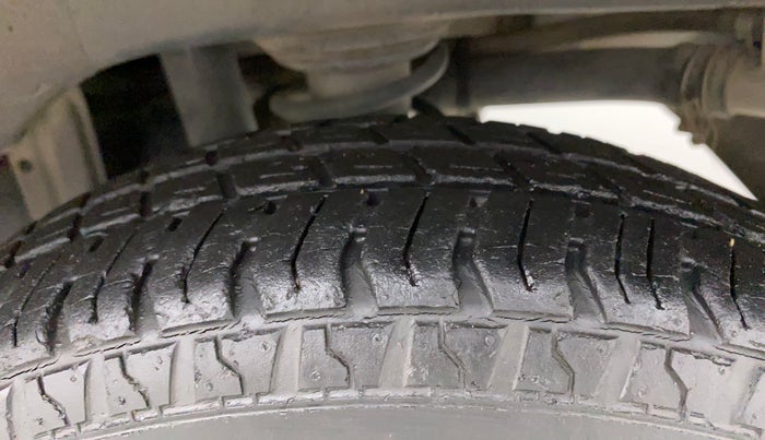 2015 Maruti Alto 800 LXI, Petrol, Manual, 49,812 km, Left Rear Tyre Tread