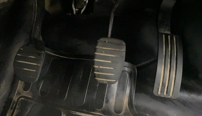 2016 Nissan Terrano XL (P), Petrol, Manual, 1,09,757 km, Pedals