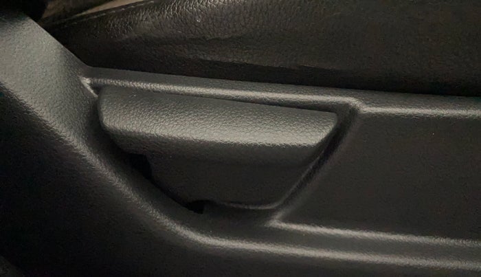 2014 Hyundai Eon MAGNA +, Petrol, Manual, 31,965 km, Driver Side Adjustment Panel