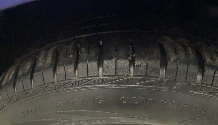 2014 Hyundai Eon MAGNA +, Petrol, Manual, 31,965 km, Right Front Tyre Tread