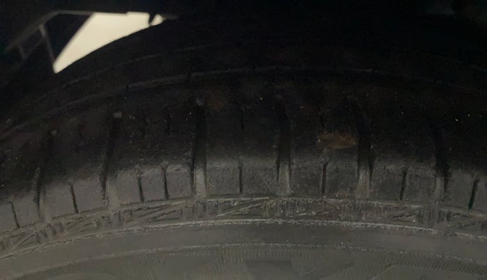 2014 Hyundai Eon MAGNA +, Petrol, Manual, 31,965 km, Right Rear Tyre Tread