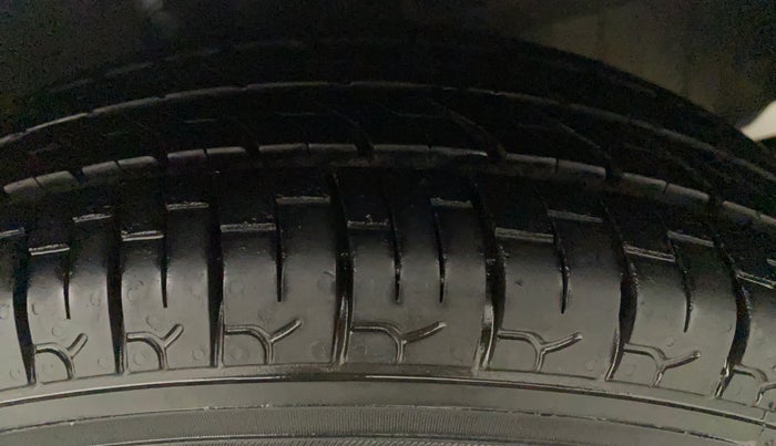 2016 Hyundai Eon ERA +, Petrol, Manual, 36,931 km, Left Rear Tyre Tread