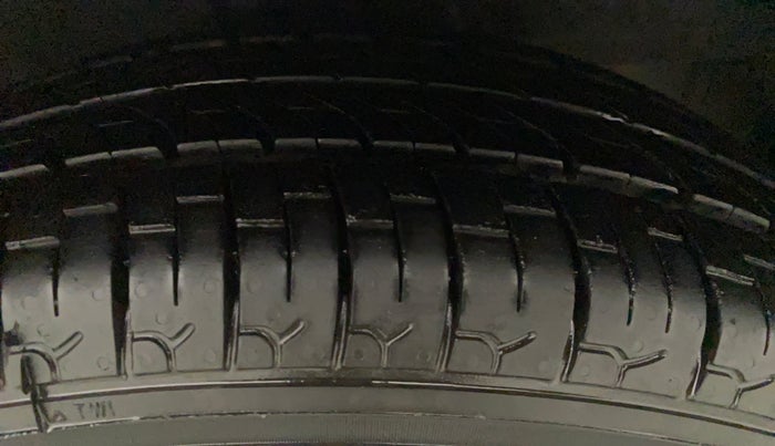 2016 Hyundai Eon ERA +, Petrol, Manual, 36,931 km, Left Front Tyre Tread