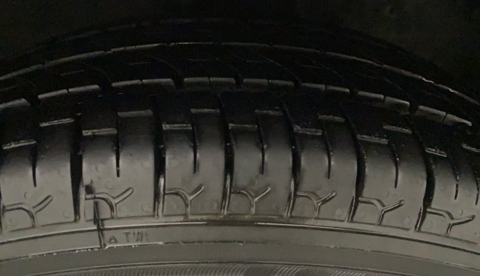 2016 Hyundai Eon ERA +, Petrol, Manual, 36,931 km, Right Front Tyre Tread