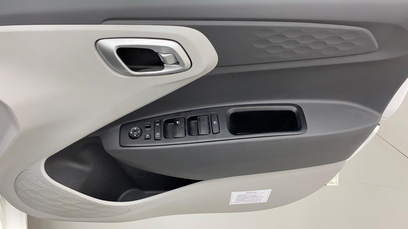 2022 Hyundai GRAND I10 NIOS SPORTZ 1.2 KAPPA VTVT CNG, CNG, Manual, 16,247 km, Driver Side Door Panels Control