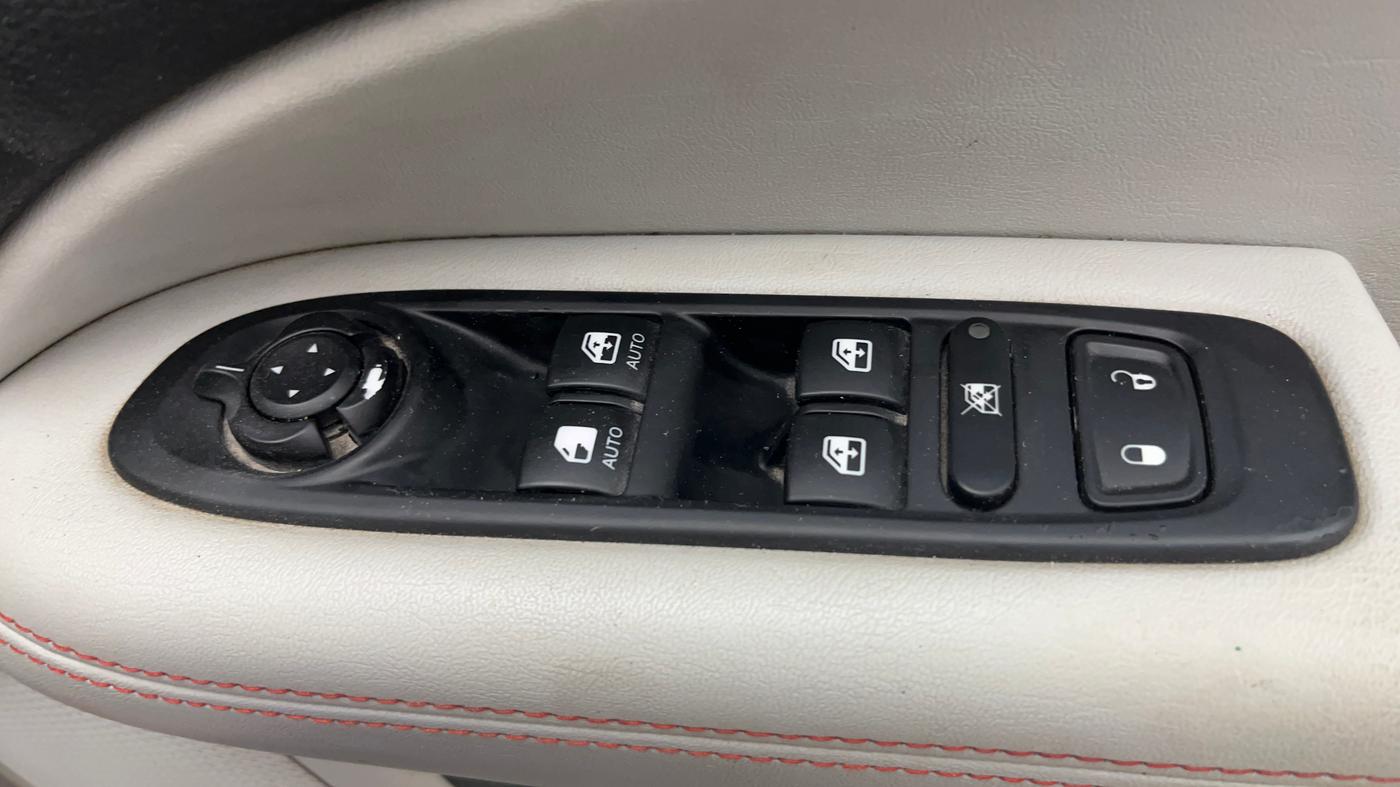 2018 Jeep Compass LIMITED 1.4 PETROL AT, Petrol, Automatic, 50 km, Driver Side Door Panels Control