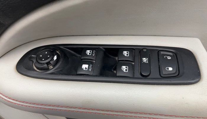 2018 Jeep Compass LIMITED 1.4 PETROL AT, Petrol, Automatic, 55,105 km, Driver Side Door Panels Control