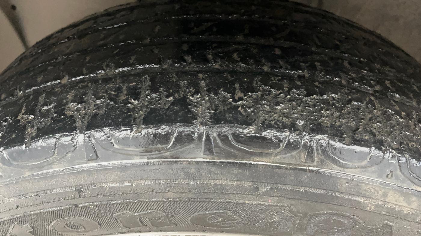 2018 Jeep Compass LIMITED 1.4 PETROL AT, Petrol, Automatic, 50 km, Left Front Tyre Tread