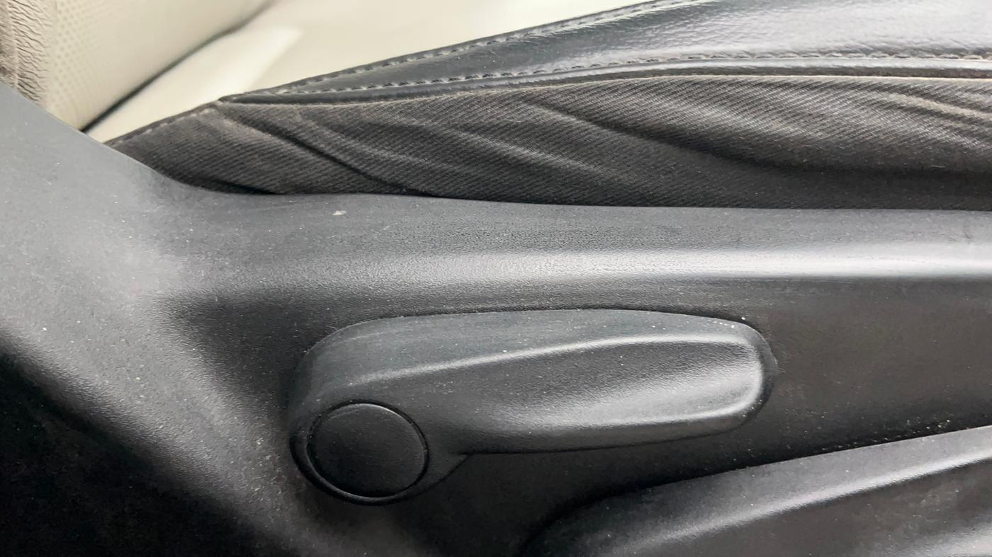 2018 Jeep Compass LIMITED 1.4 PETROL AT, Petrol, Automatic, 50 km, Driver Side Adjustment Panel