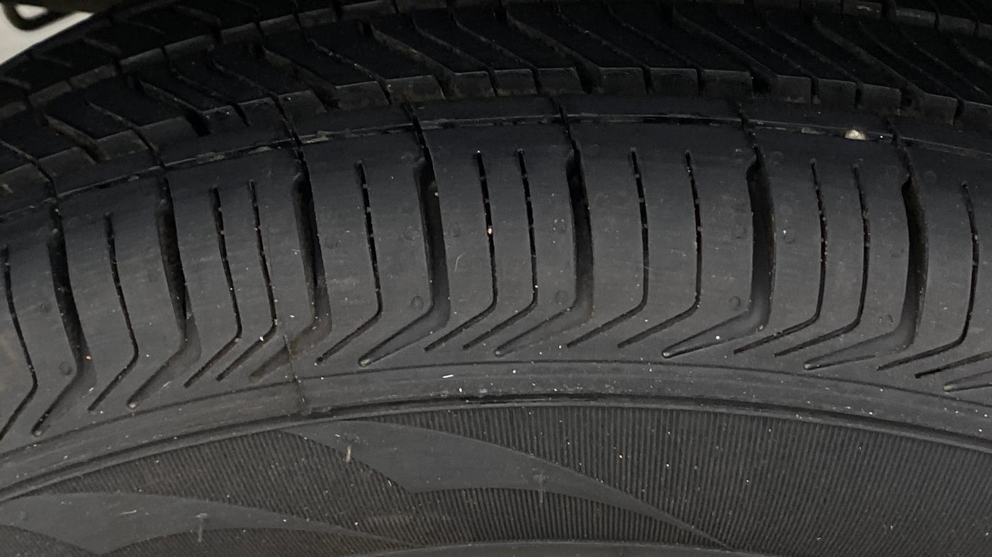 2019 Renault TRIBER RXZ, Petrol, Manual, 43,060 km, Right Rear Tyre Tread