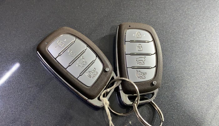 2021 Hyundai VENUE SX 1.0 (O) TURBO IMT, Petrol, Manual, 21,967 km, Key Close Up