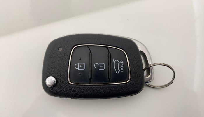 2021 Hyundai NEW I20 SPORTZ 1.2 MT, Petrol, Manual, 34,435 km, Key Close Up