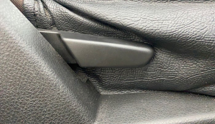 2021 Renault Duster RXZ 1.5 PETROL MT, Petrol, Manual, 29,194 km, Driver Side Adjustment Panel