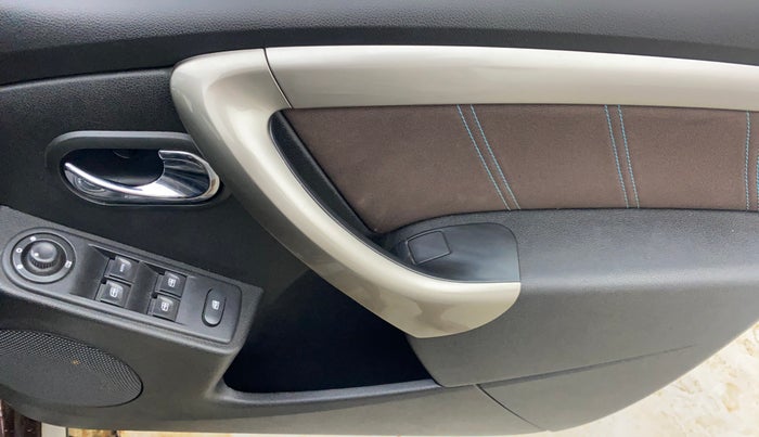 2021 Renault Duster RXZ 1.5 PETROL MT, Petrol, Manual, 29,194 km, Driver Side Door Panels Control