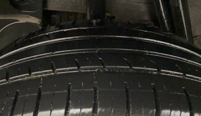 2021 Renault Duster RXZ 1.5 PETROL MT, Petrol, Manual, 29,194 km, Right Rear Tyre Tread