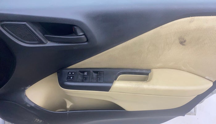 2016 Honda City 1.5L I-VTEC SV CVT, Petrol, Automatic, 1,18,172 km, Driver Side Door Panels Control