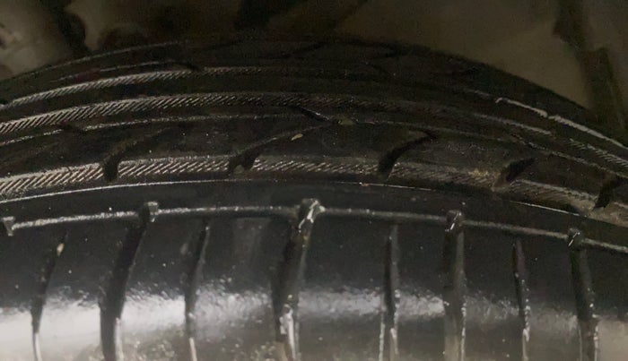 2016 Honda City 1.5L I-VTEC SV CVT, Petrol, Automatic, 1,18,172 km, Right Front Tyre Tread