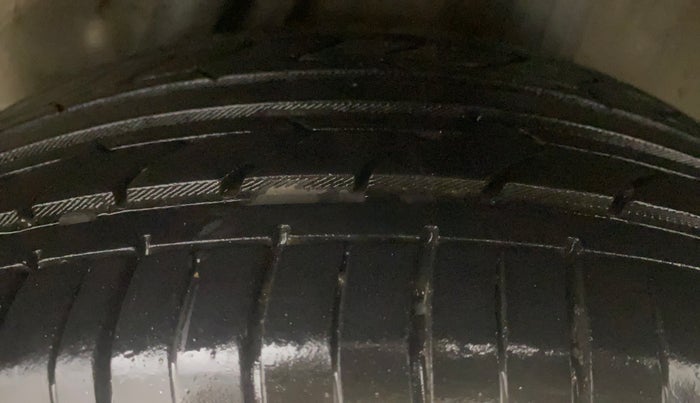 2016 Honda City 1.5L I-VTEC SV CVT, Petrol, Automatic, 1,18,172 km, Left Rear Tyre Tread