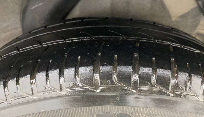 2013 Hyundai i20 MAGNA 1.2, Petrol, Manual, 72,933 km, Left Rear Tyre Tread