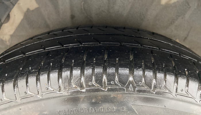 2013 Hyundai i20 MAGNA 1.2, Petrol, Manual, 72,933 km, Right Rear Tyre Tread