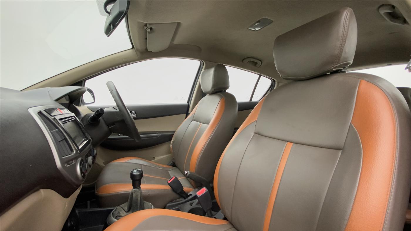 2013 Hyundai i20 MAGNA 1.2, Petrol, Manual, 72,933 km, Right Side Front Door Cabin