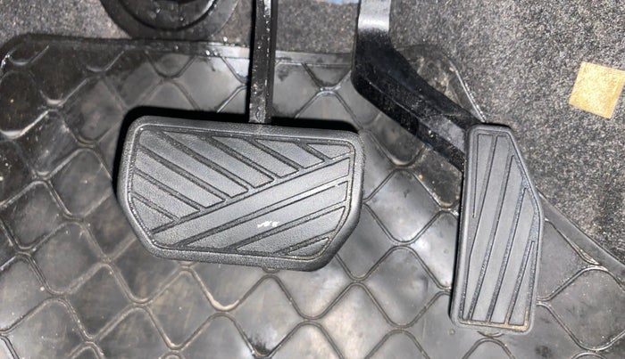 2017 Maruti Wagon R 1.0 VXI AMT, Petrol, Automatic, 41,037 km, Pedals