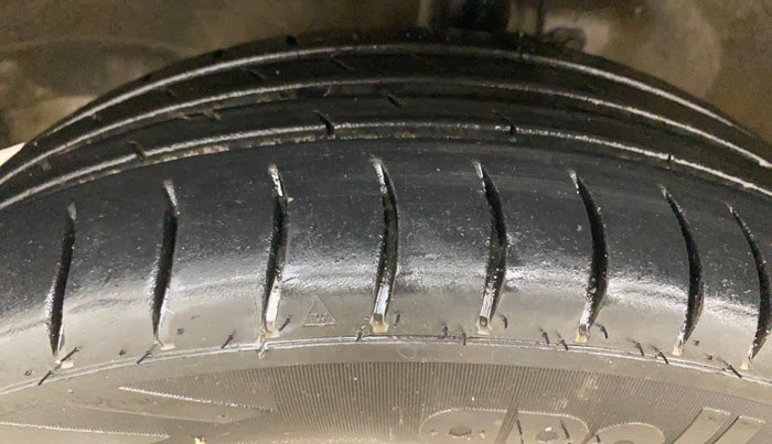 2017 Maruti Wagon R 1.0 VXI AMT, Petrol, Automatic, 41,037 km, Left Front Tyre Tread