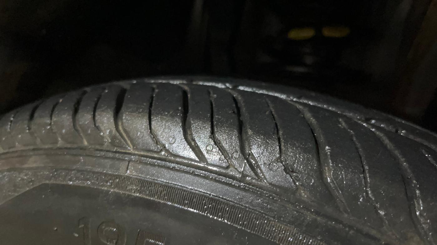 2023 Nissan MAGNITE XL, Petrol, Manual, 42,256 km, Right Front Tyre Tread