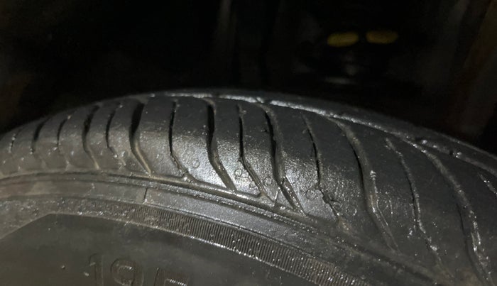 2023 Nissan MAGNITE XL, Petrol, Manual, 42,256 km, Right Front Tyre Tread