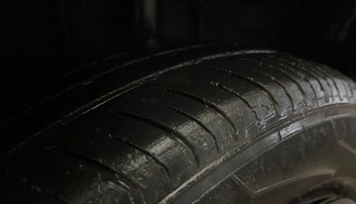 2023 Nissan MAGNITE XL, Petrol, Manual, 42,256 km, Left Rear Tyre Tread