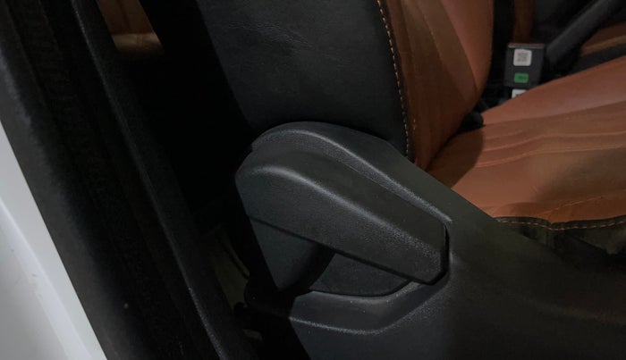 2023 Nissan MAGNITE XL, Petrol, Manual, 42,256 km, Driver Side Adjustment Panel