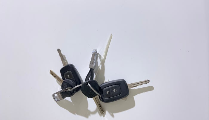 2023 Nissan MAGNITE XL, Petrol, Manual, 42,256 km, Key Close Up