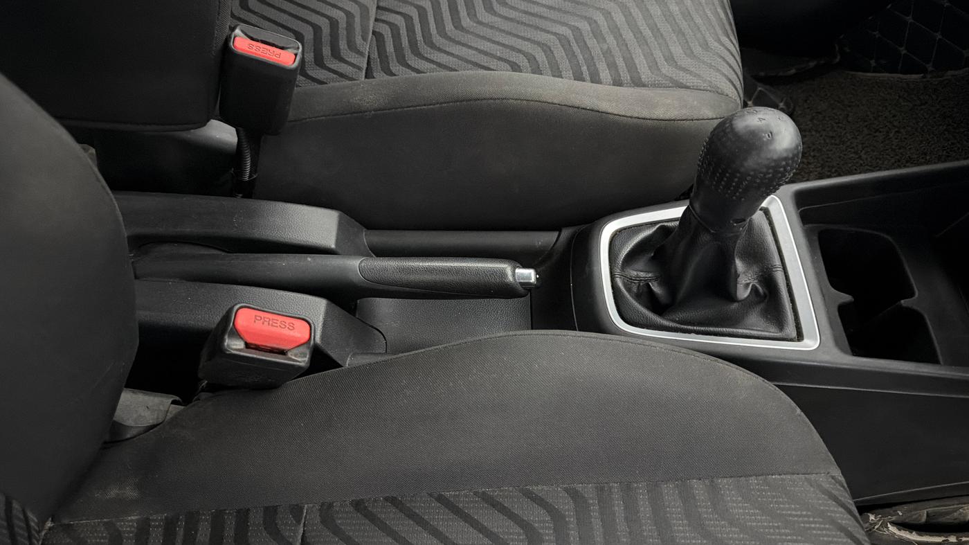 2020 Maruti Swift VXI, Petrol, Manual, 53,101 km, Gear Lever