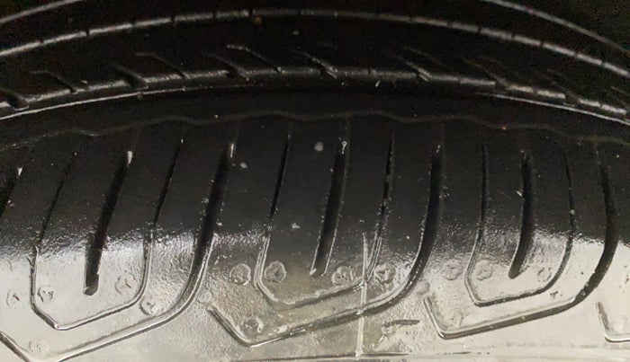 2019 Ford Ecosport TITANIUM + 1.5L PETROL, Petrol, Manual, 1,17,385 km, Left Front Tyre Tread