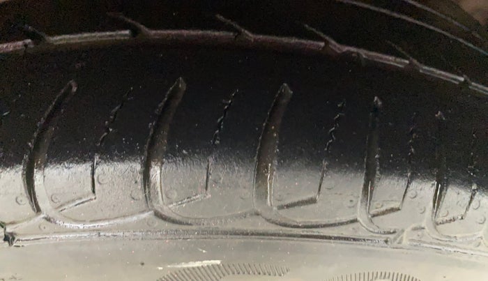 2019 Ford Ecosport TITANIUM + 1.5L PETROL, Petrol, Manual, 1,17,385 km, Right Front Tyre Tread