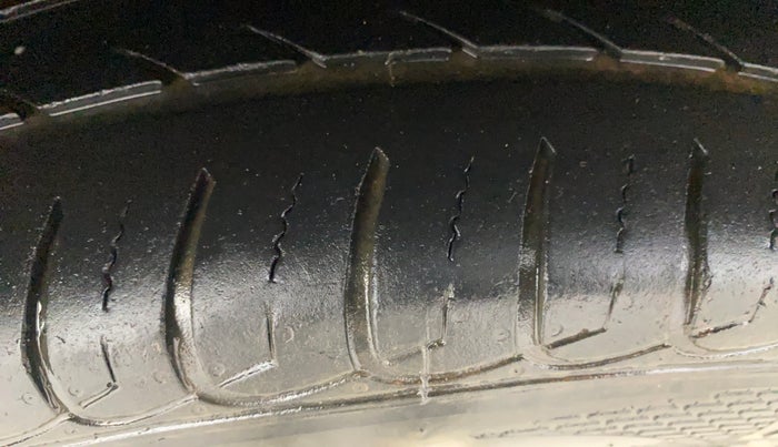 2019 Ford Ecosport TITANIUM + 1.5L PETROL, Petrol, Manual, 1,17,385 km, Right Rear Tyre Tread