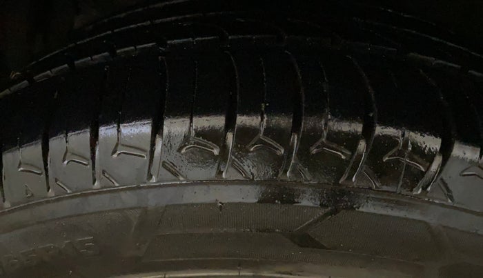 2016 Maruti Ciaz ZXI, Petrol, Manual, 99,587 km, Left Front Tyre Tread