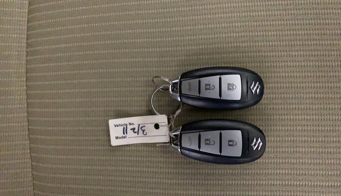 2016 Maruti Ciaz ZXI, Petrol, Manual, 99,587 km, Key Close Up