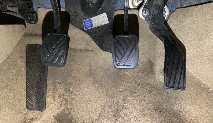 2016 Maruti Ciaz ZXI, Petrol, Manual, 99,587 km, Pedals